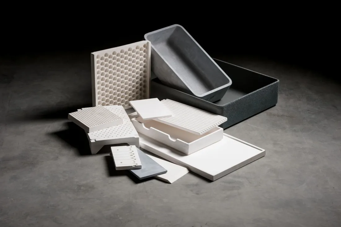 Ceramic plates, saggers, boats and setters