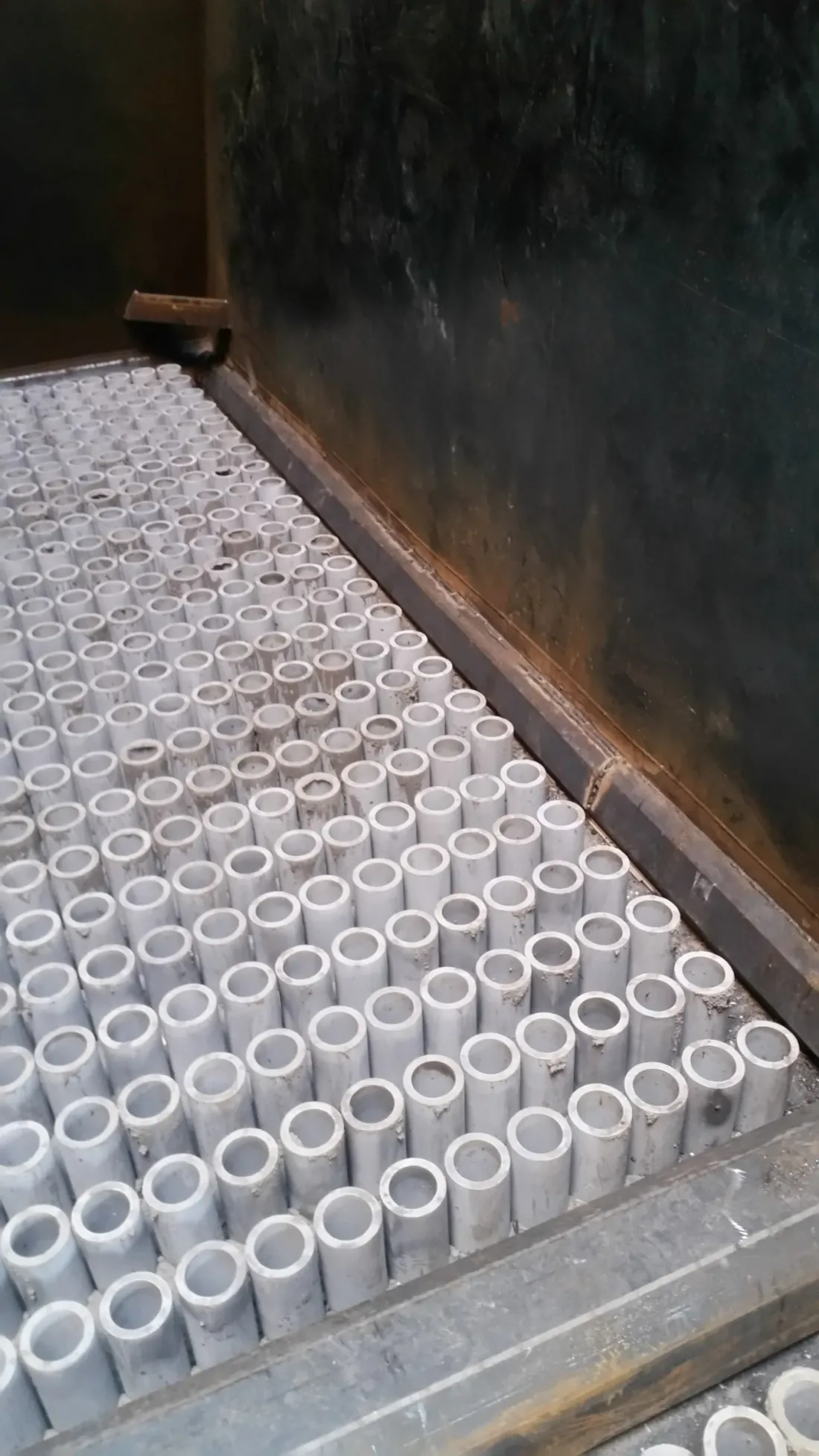 Clinker cooler wear inserts packed in a crate