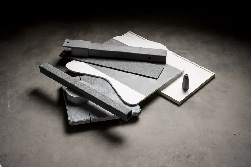 Kiln furniture plates and setters