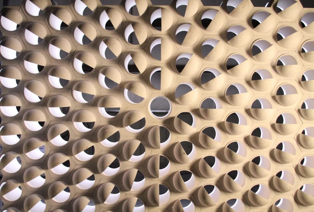 Checkerwall with angled openings built across a sulfur recovery furnace