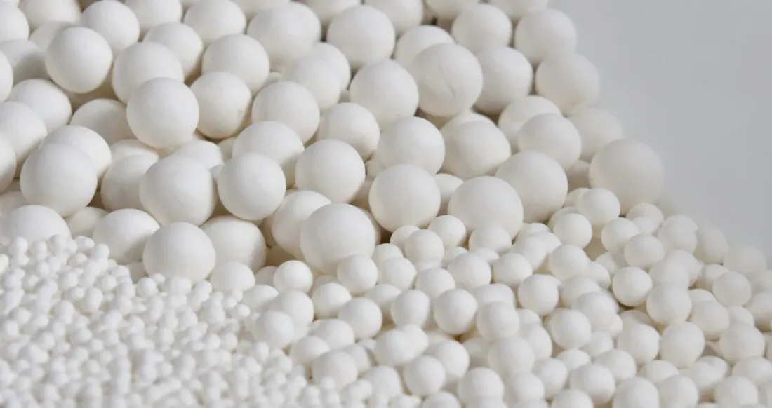 Ceramic thermal storage media balls