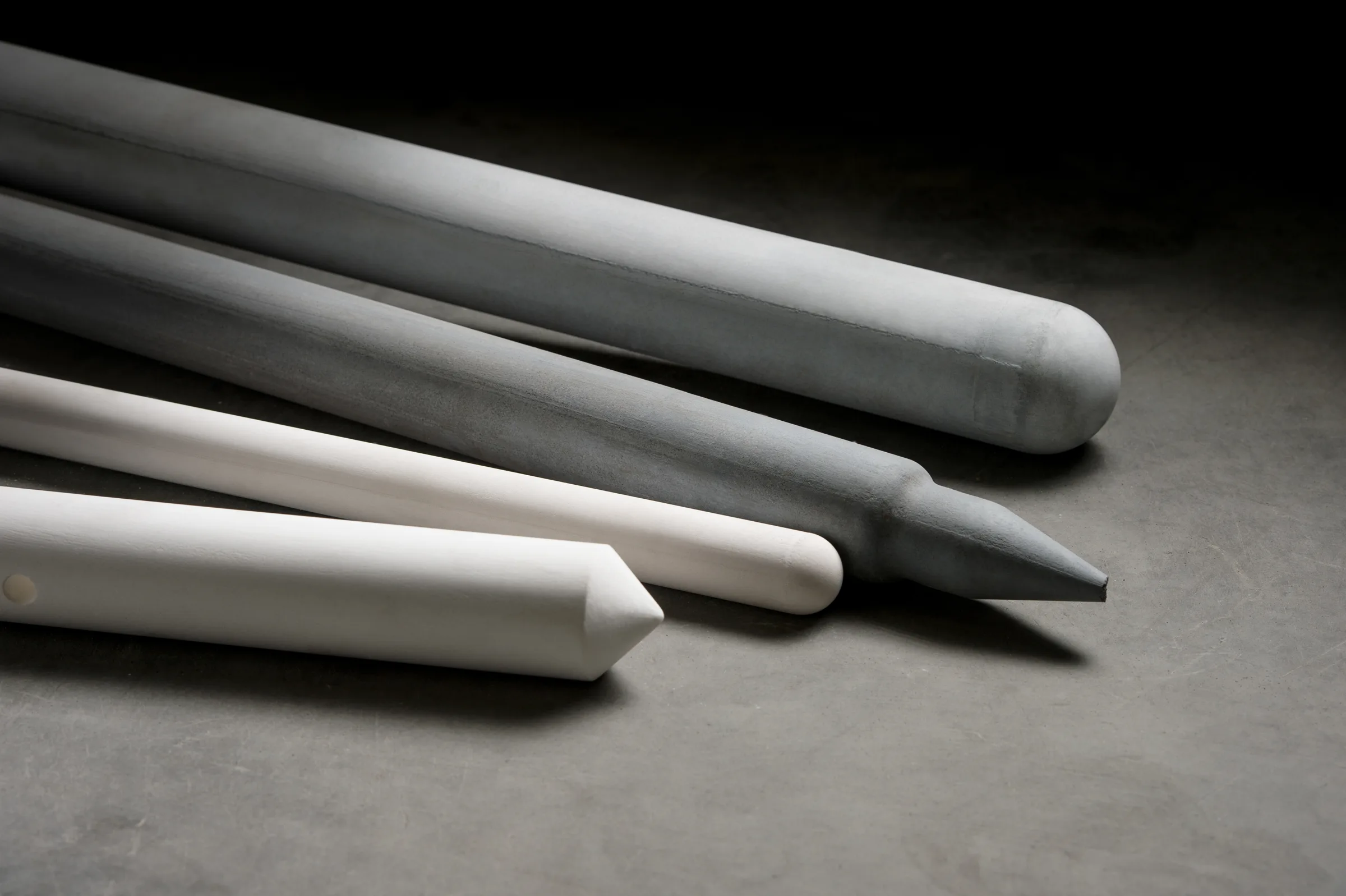 Ceramic stopper rods and metering pins