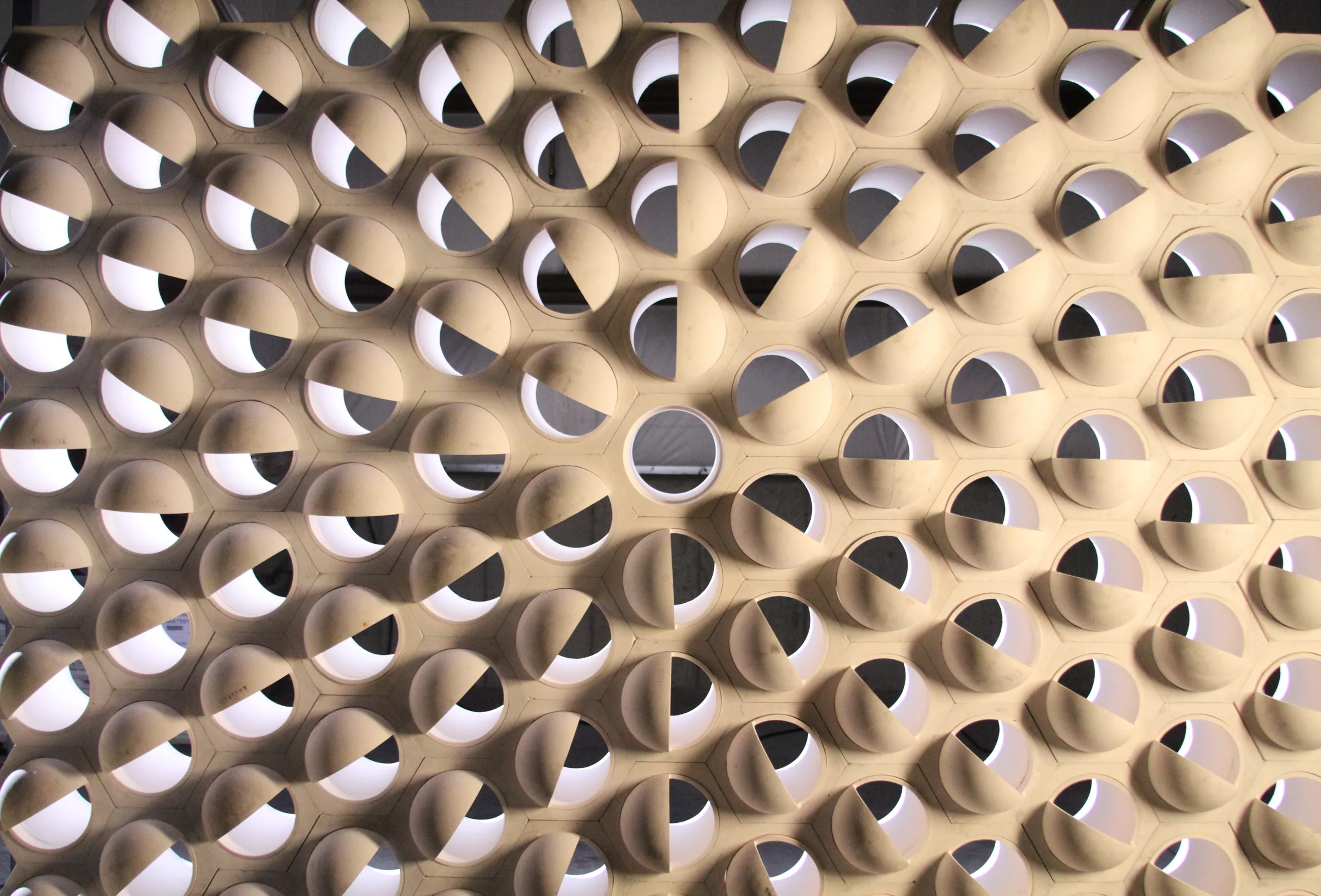 Checkerwall with angled openings for a sulfur recovery furnace